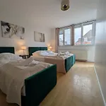 Munich Large Apartment 155 Qm And 5 Bedrooms With Roof Terrace In Centrally Located 1 To 14 Guests