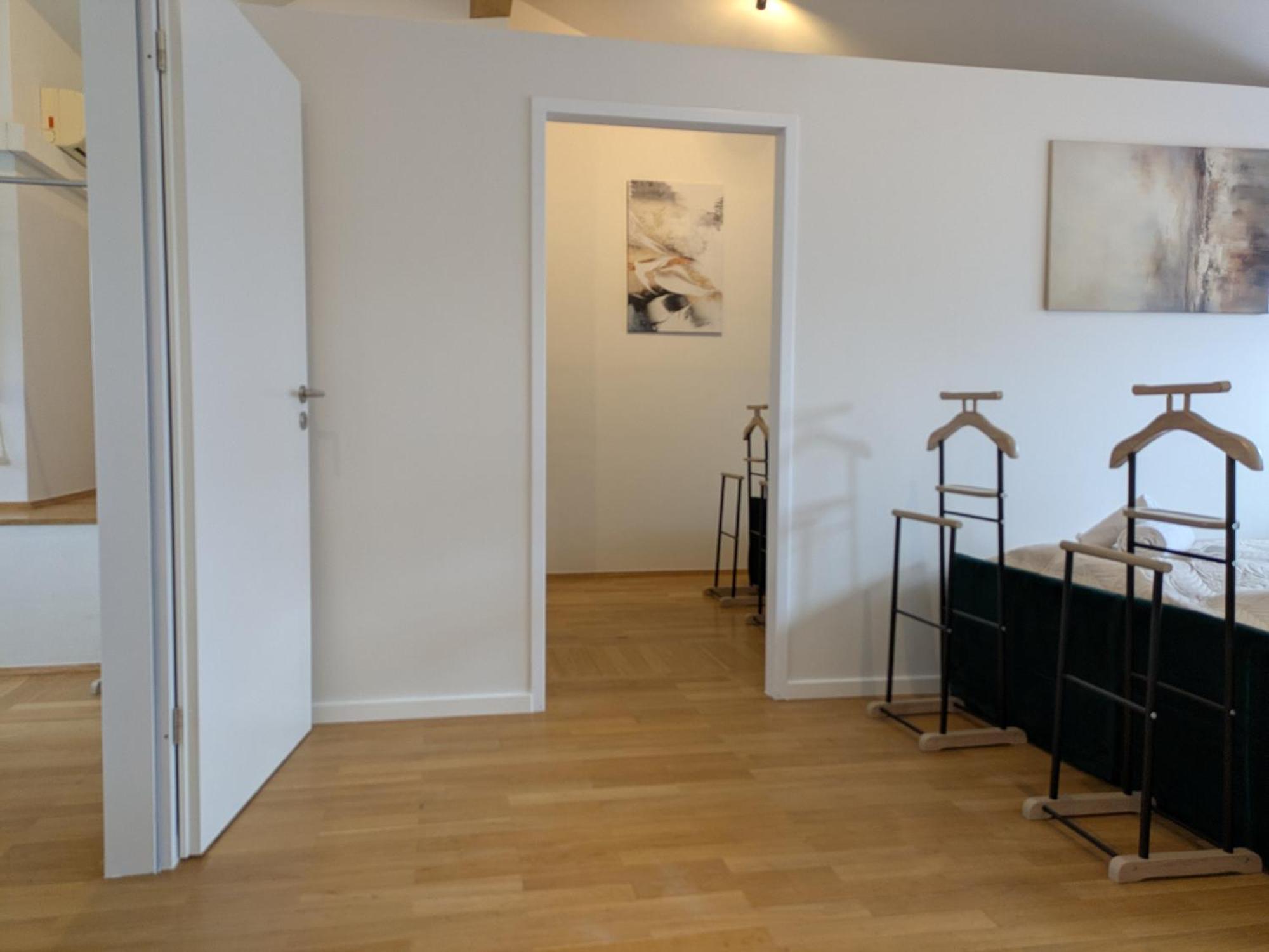 Apartment Large 155 Qm And 5 Bedrooms With Roof Terrace In Centrally Located 1 To 14 Guests München
